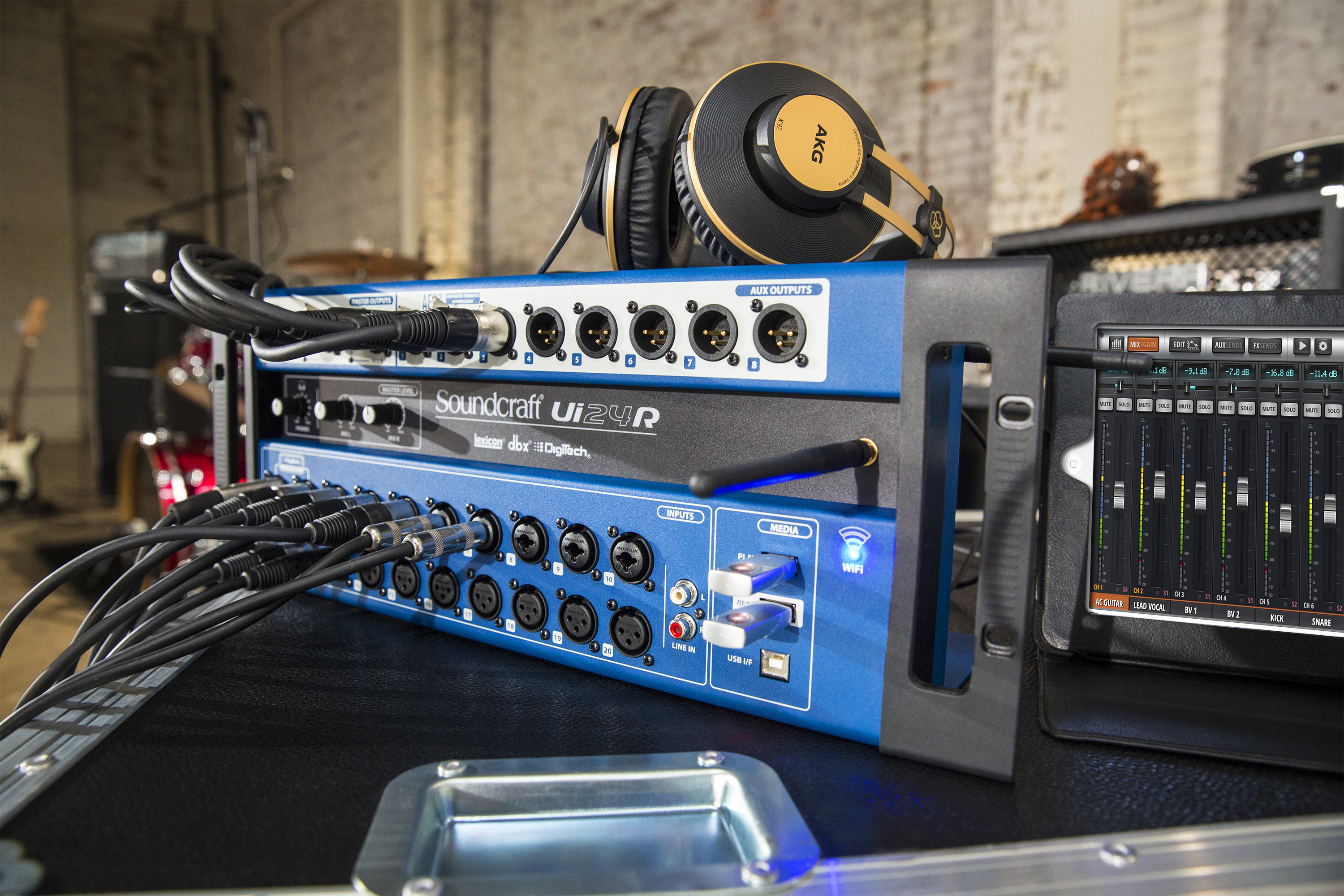 Soundcraft UI24 ProductPhoto Lifestyle
